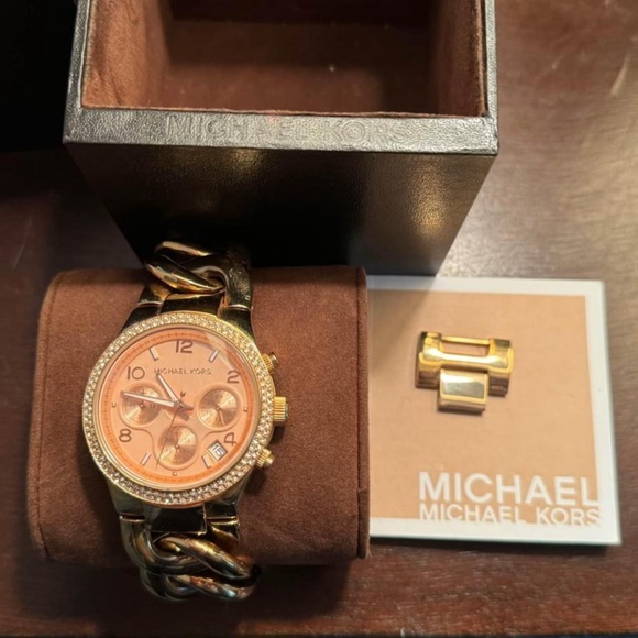 Michael Kors Women's Runway Rose Gold-Tone Watch MK3247 - Picture 2 of 5